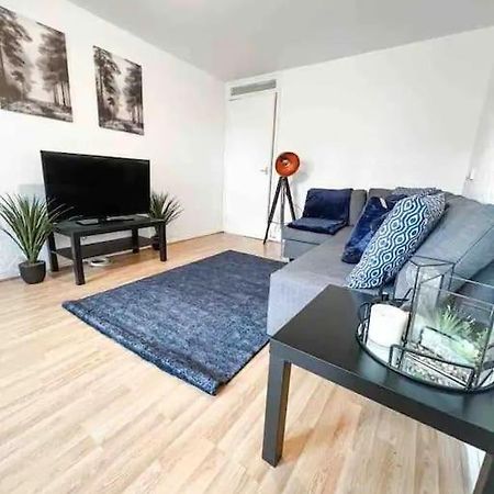 Spacious Two Bedroom Flat Londra Esterno foto