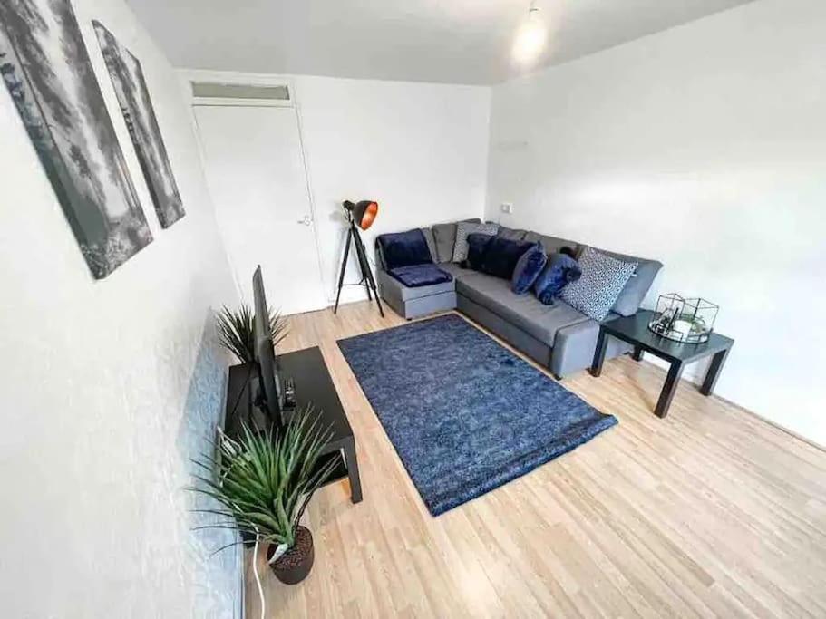 Spacious Two Bedroom Flat Londra Esterno foto